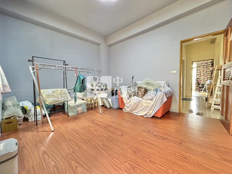 震後臨路美透天房屋室內格局與周邊環境