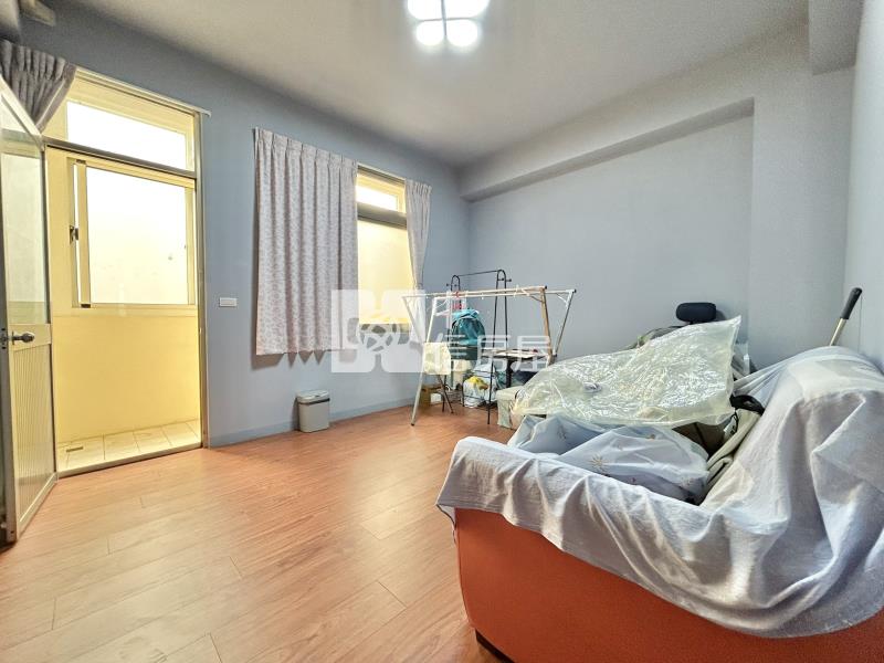 震後臨路美透天房屋室內格局與周邊環境