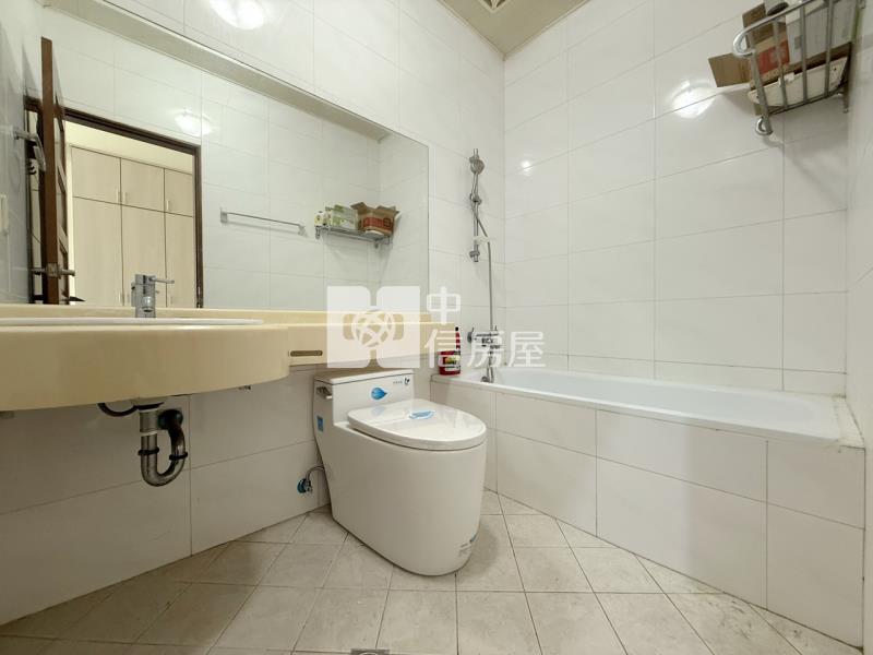 大遠百稀有四房平車房屋室內格局與周邊環境