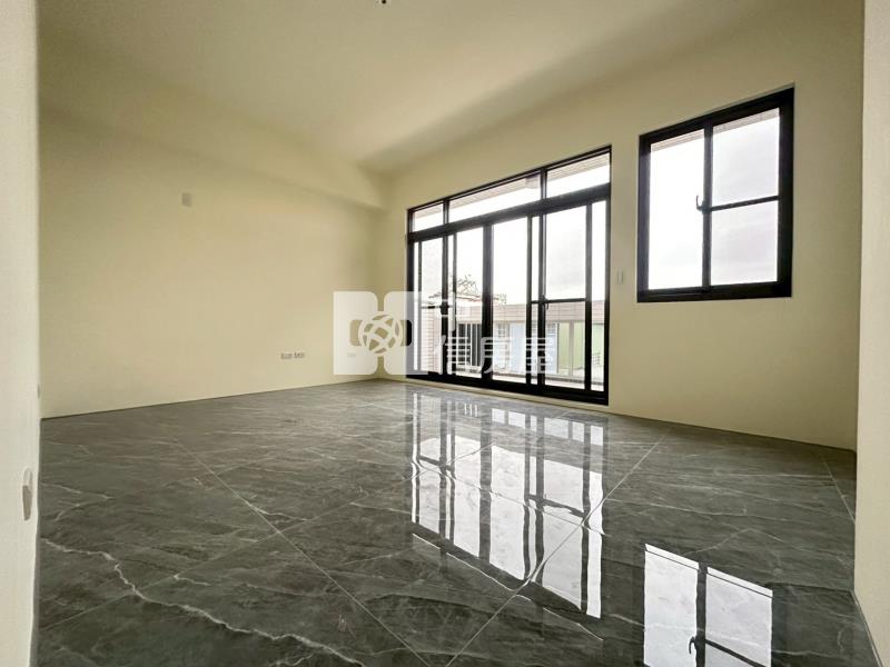 大里二期全新五套房雙車電梯別墅房屋室內格局與周邊環境