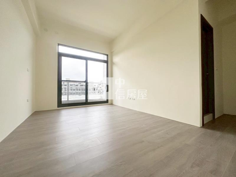 大里二期全新臨路店住別墅房屋室內格局與周邊環境