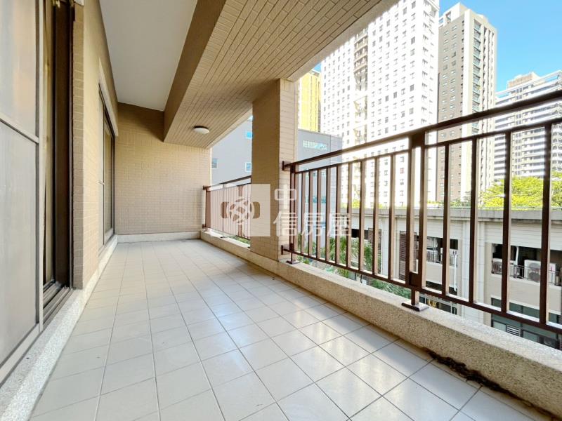 極光琉璃極美大三房房屋室內格局與周邊環境