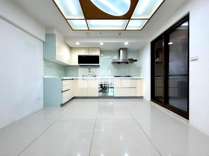 極光琉璃極美大三房房屋室內格局與周邊環境