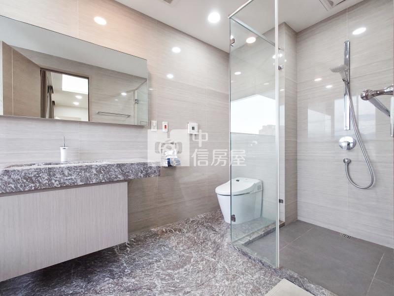 閱上景面公園三房雙車房屋室內格局與周邊環境