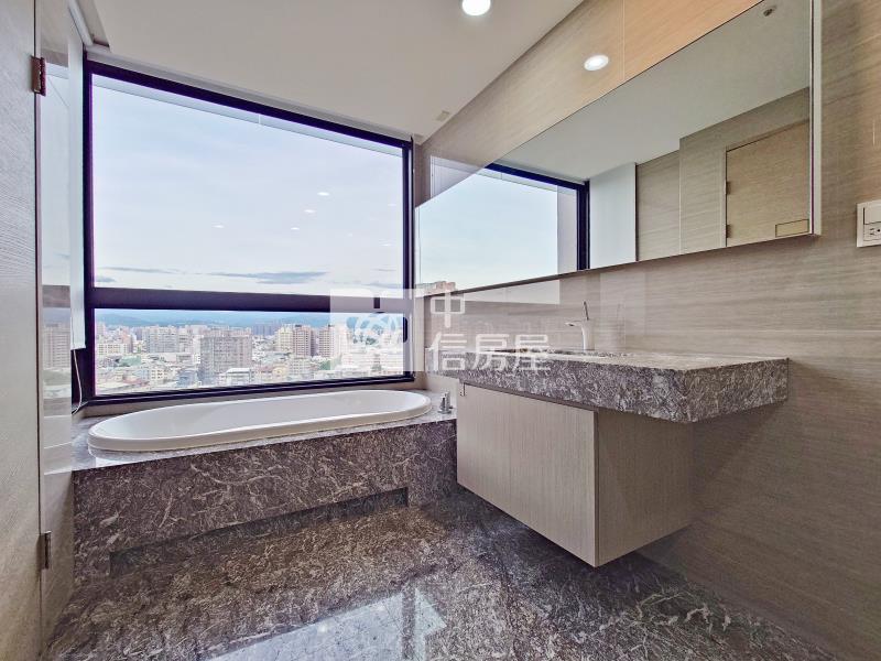 閱上景面公園三房雙車房屋室內格局與周邊環境