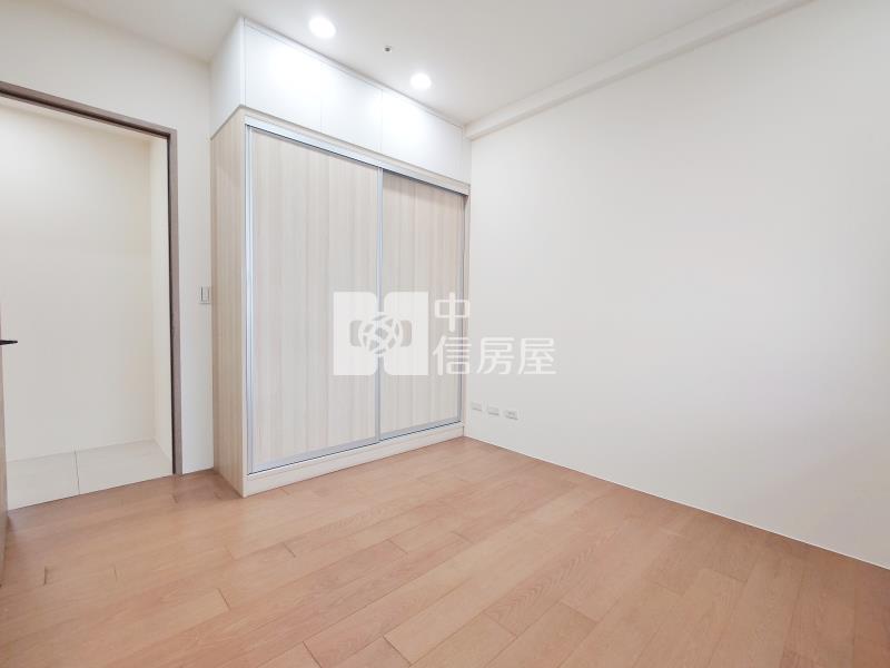 閱上景面公園三房雙車房屋室內格局與周邊環境