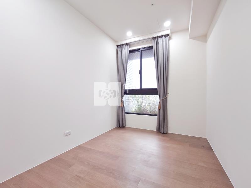 閱上景面公園三房雙車房屋室內格局與周邊環境