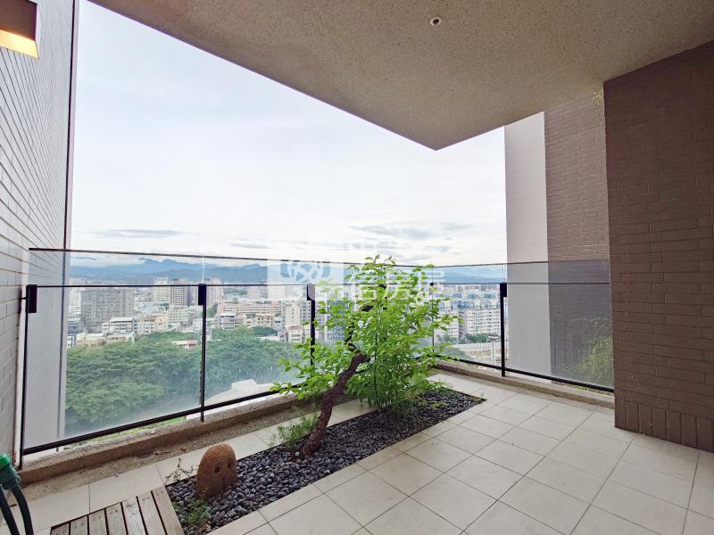 閱上景面公園三房雙車房屋室內格局與周邊環境