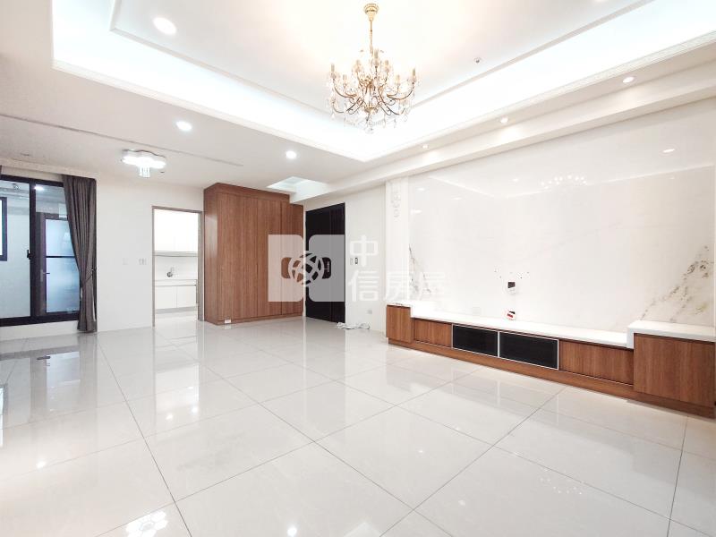 閱上景面公園三房雙車房屋室內格局與周邊環境