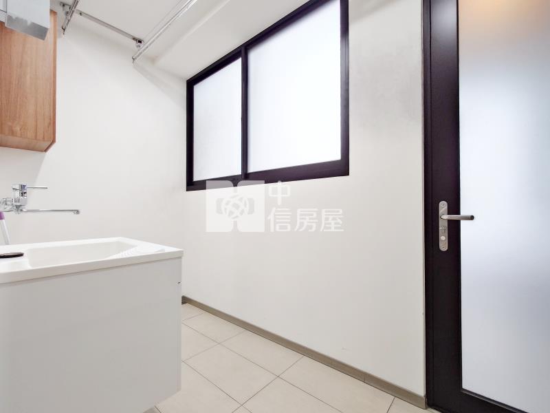 閱上景面公園三房雙車房屋室內格局與周邊環境