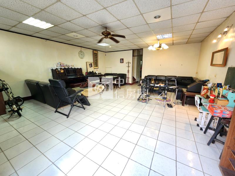 山仔頂門前停車2層樓透天房屋室內格局與周邊環境