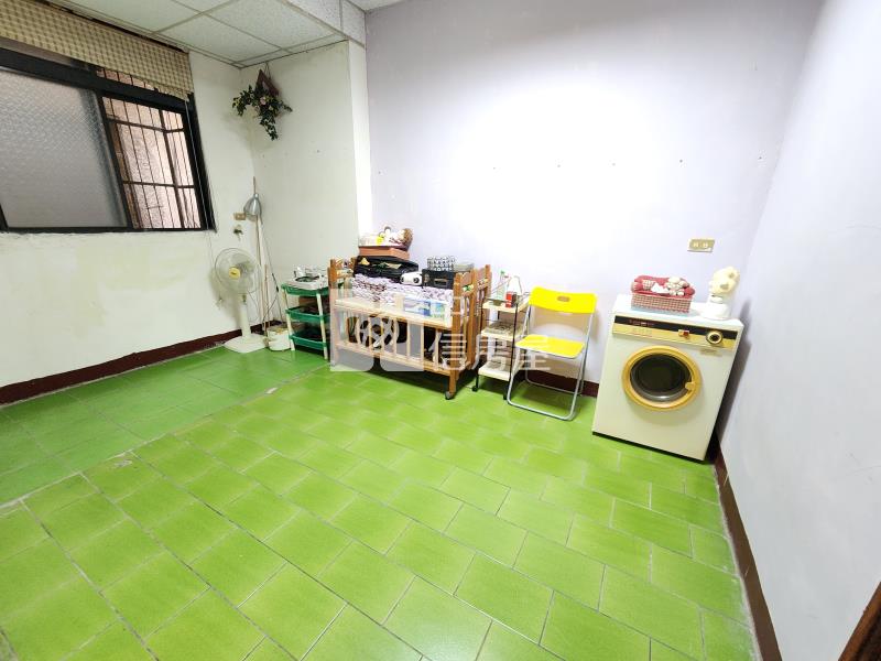 山仔頂門前停車2層樓透天房屋室內格局與周邊環境