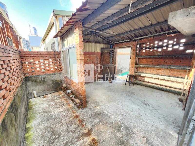 山仔頂門前停車2層樓透天房屋室內格局與周邊環境