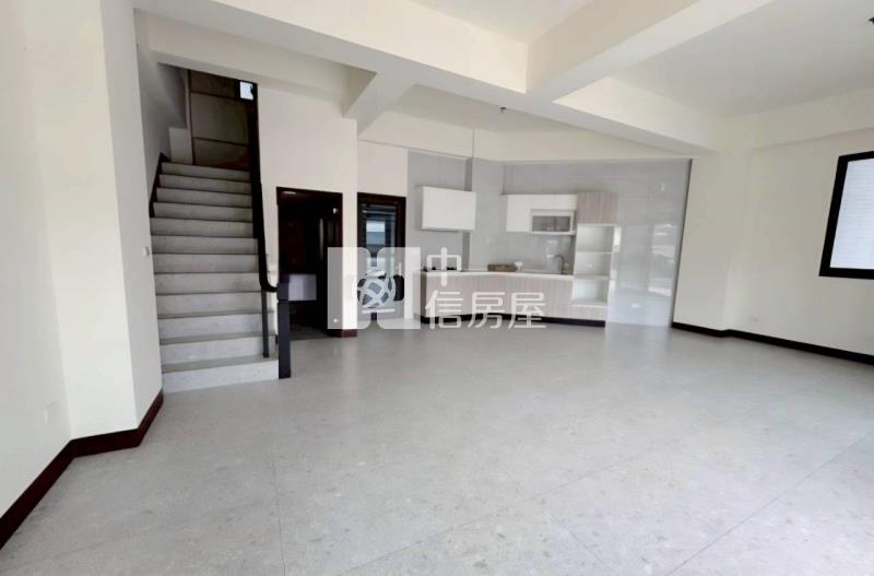 白河商工旁約8.1米大面寬金店面房屋室內格局與周邊環境