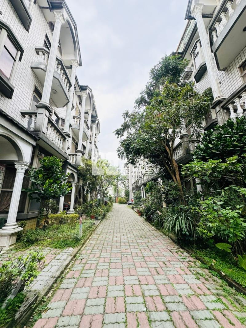 歐香庭園雙車位房屋室內格局與周邊環境