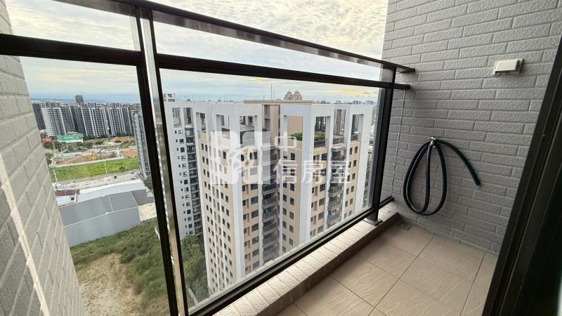 登陽春賞次頂樓兩房兩衛平車房屋室內格局與周邊環境