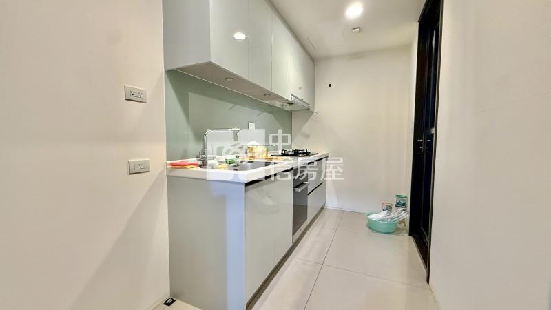 登陽春賞次頂樓兩房兩衛平車房屋室內格局與周邊環境