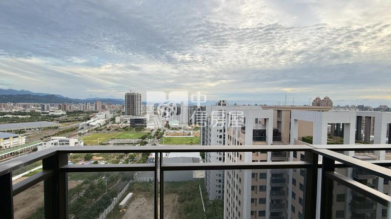 登陽春賞次頂樓兩房兩衛平車房屋室內格局與周邊環境