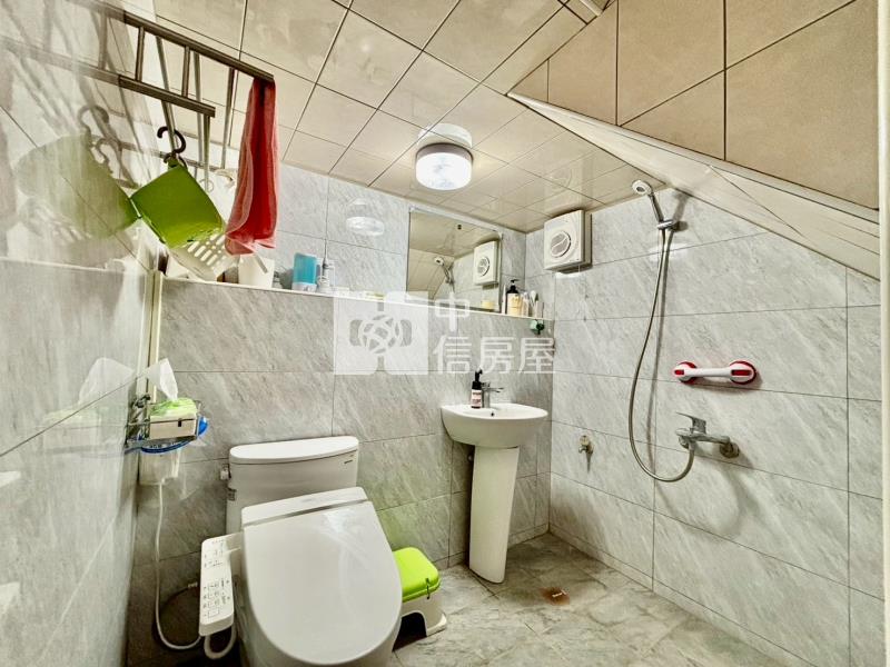 樹孝商圈臨路四房透店門前停車房屋室內格局與周邊環境