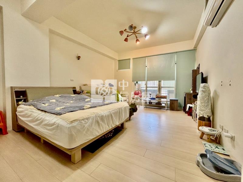 樹孝商圈臨路四房透店門前停車房屋室內格局與周邊環境