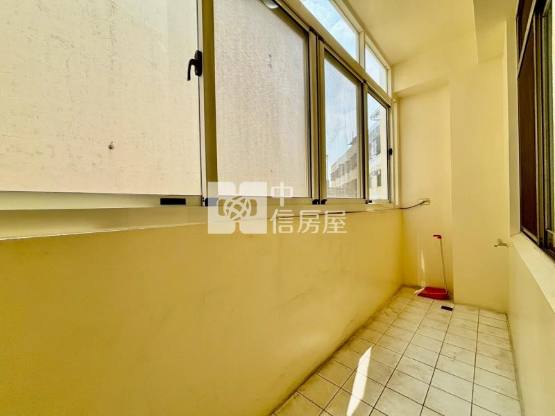 樹孝商圈臨路四房透店門前停車房屋室內格局與周邊環境