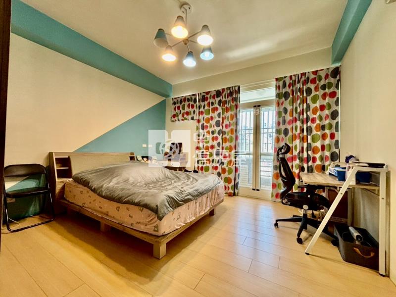 樹孝商圈臨路四房透店門前停車房屋室內格局與周邊環境