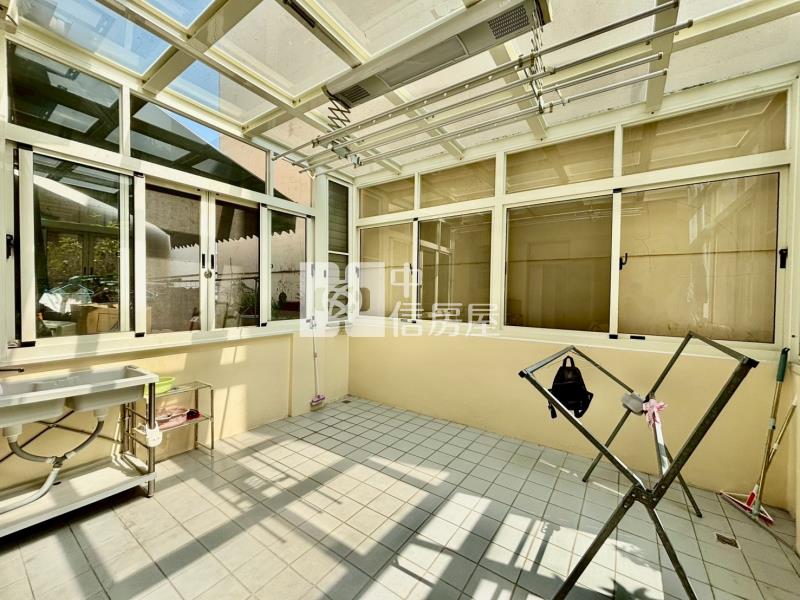 樹孝商圈臨路四房透店門前停車房屋室內格局與周邊環境