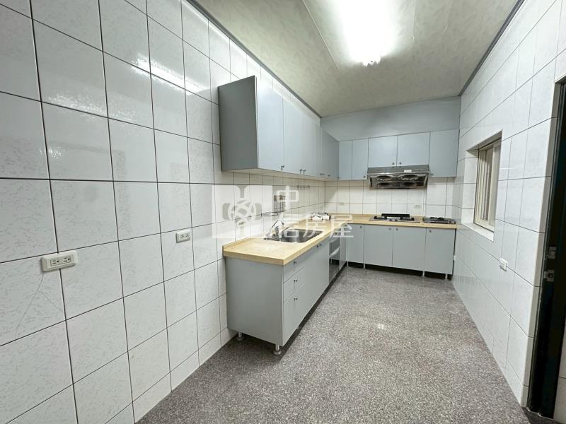 鹿港鹿和路大地坪面公園可停雙車房屋室內格局與周邊環境