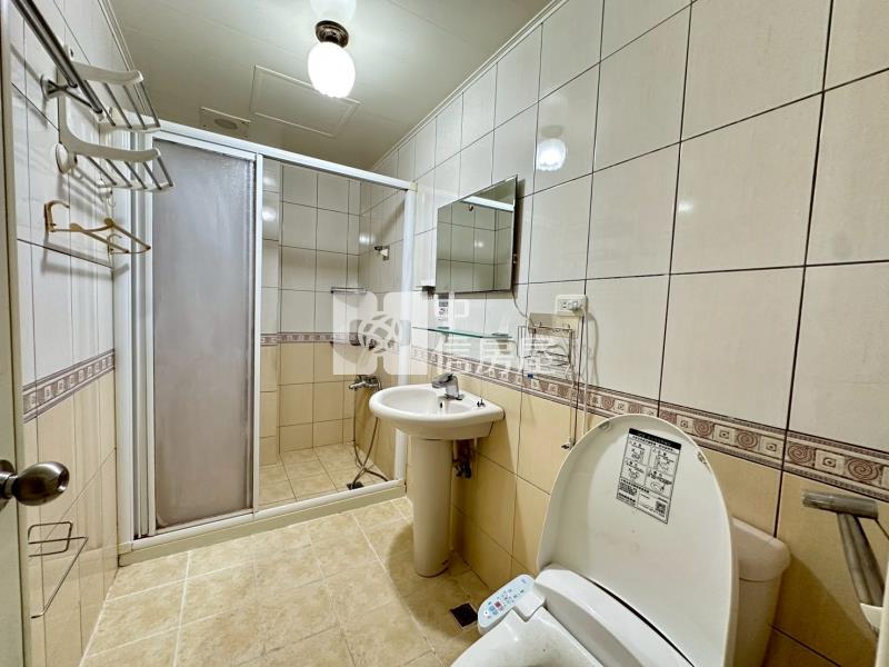 鹿港鹿和路大地坪面公園可停雙車房屋室內格局與周邊環境