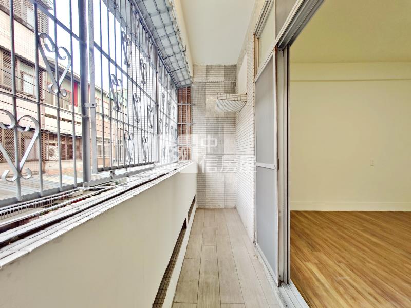 東山商圈車庫美透天房屋室內格局與周邊環境