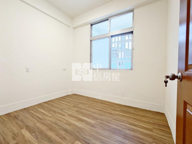 東山商圈車庫美透天房屋室內格局與周邊環境