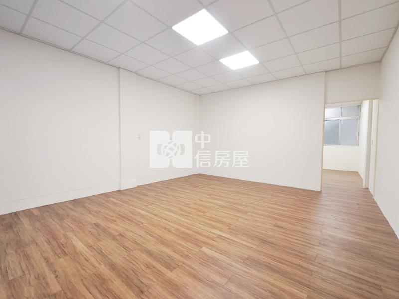 東山商圈車庫美透天房屋室內格局與周邊環境