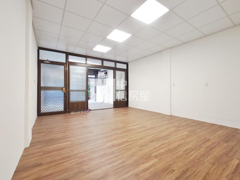 東山商圈車庫美透天房屋室內格局與周邊環境