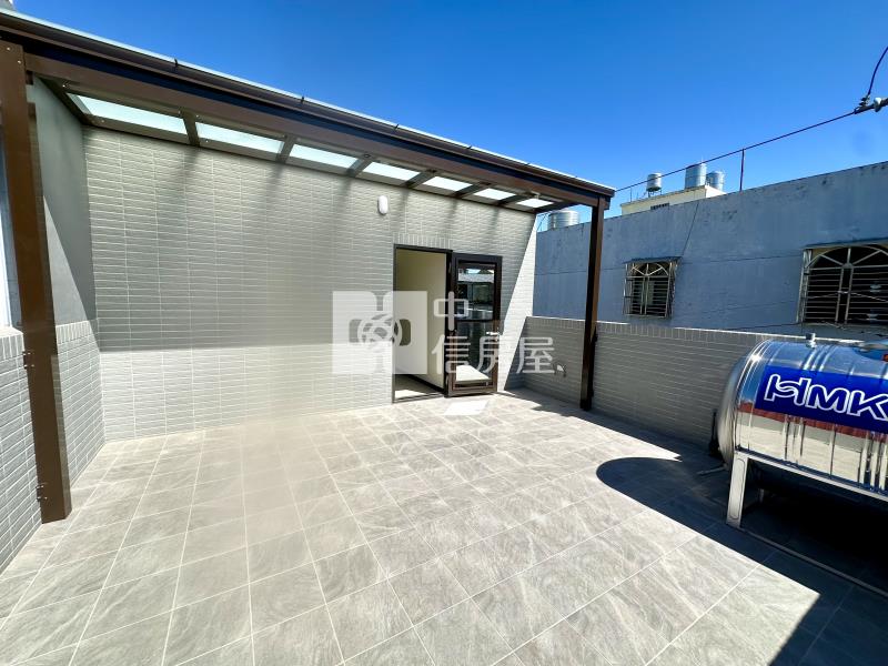 近龍潭市區前院雙車位邊間美透天房屋室內格局與周邊環境