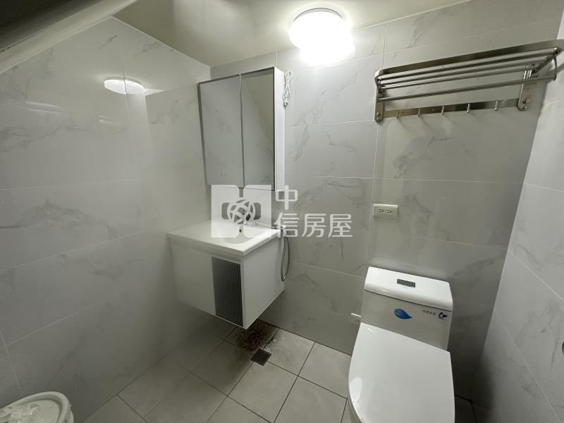 近龍潭市區前院雙車位邊間美透天房屋室內格局與周邊環境