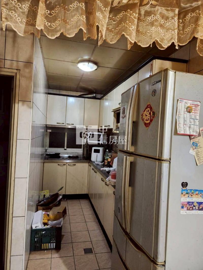 體育園區中原商圈可營業透天房屋室內格局與周邊環境