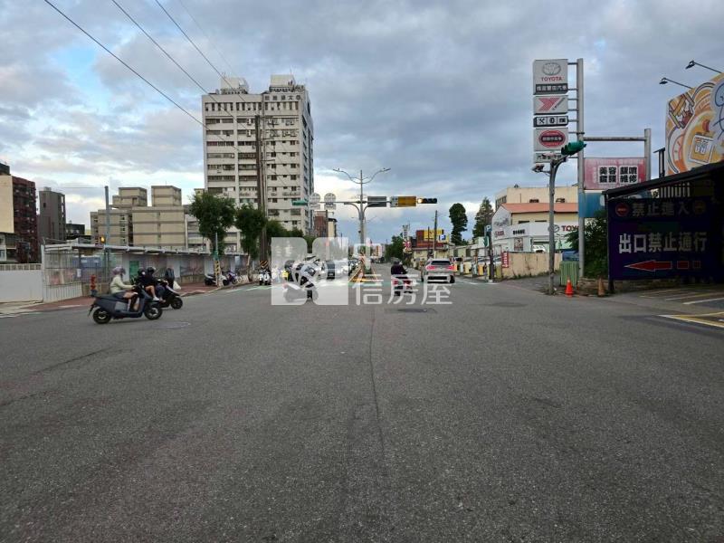 體育園區中原商圈可營業透天房屋室內格局與周邊環境