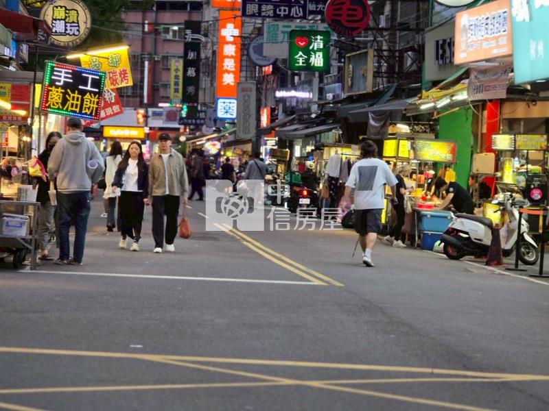 體育園區中原商圈可營業透天房屋室內格局與周邊環境