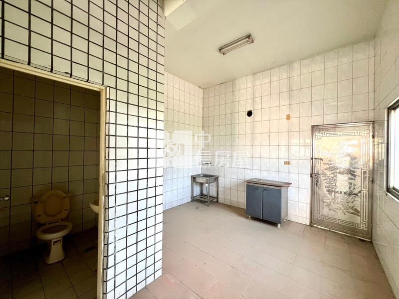 土庫國中邊間店面房屋室內格局與周邊環境