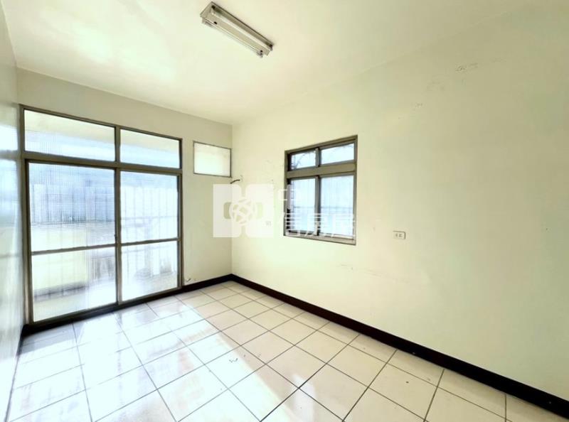 土庫國中邊間店面房屋室內格局與周邊環境