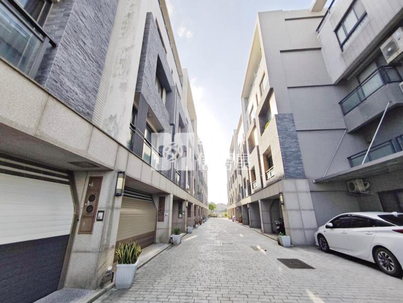 66交流道旁電梯大別墅(佳河頤園)房屋室內格局與周邊環境