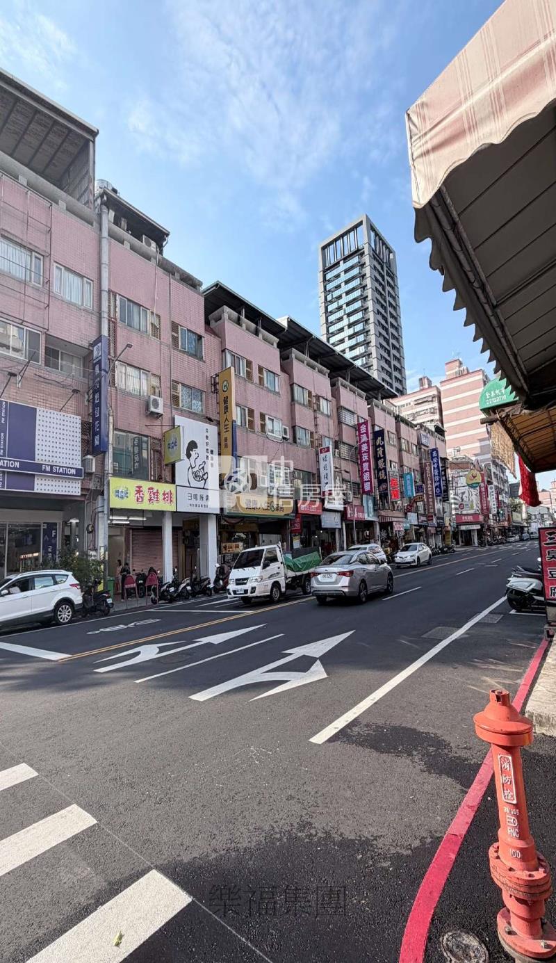 南區最熱鬧美村南路商圈稀有黃金雙店面房屋室內格局與周邊環境