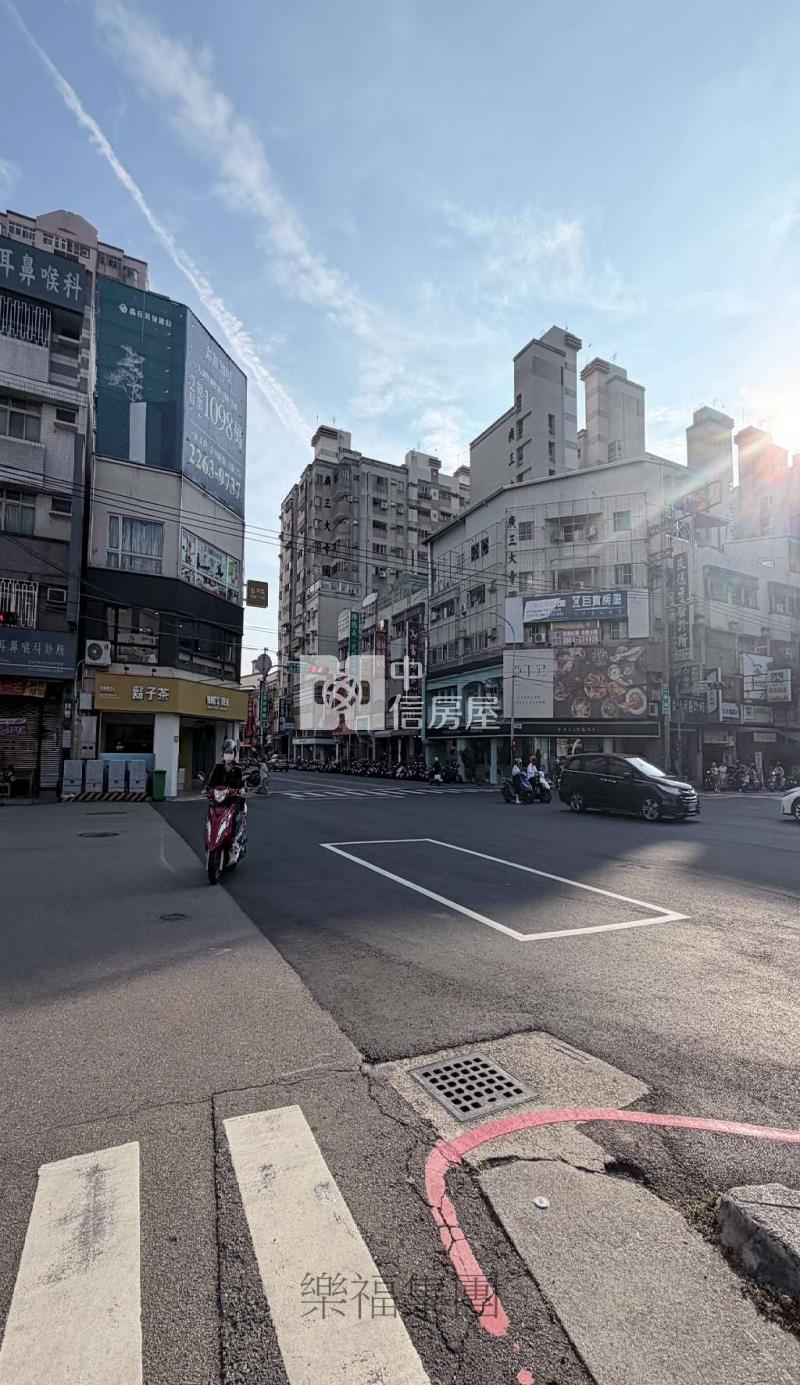 南區最熱鬧美村南路商圈稀有黃金雙店面房屋室內格局與周邊環境