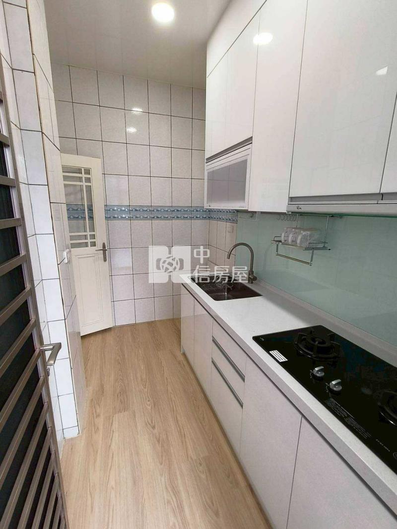 桃園巨星世家一樓三房車房屋室內格局與周邊環境