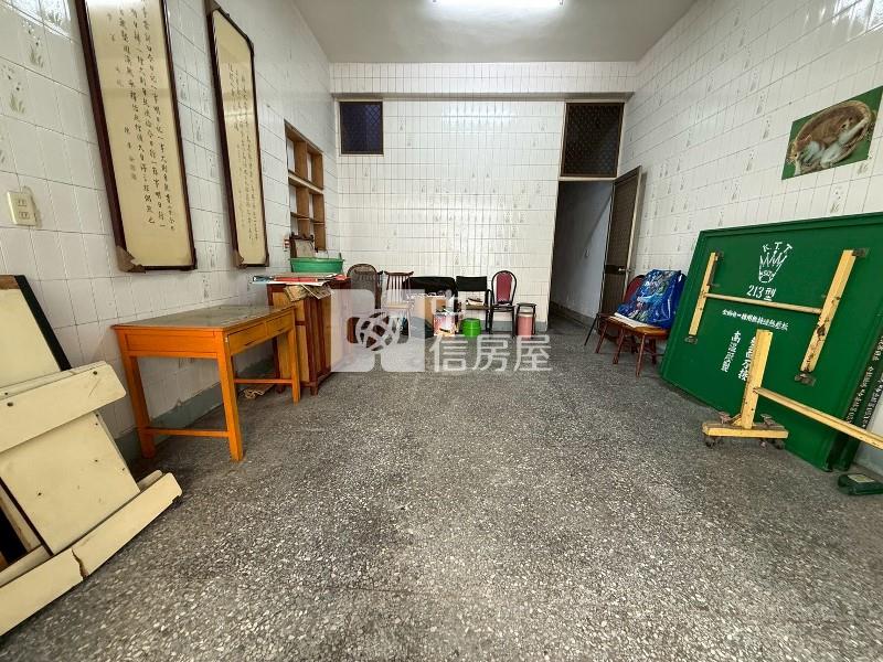 西區柳川邊間透天房屋室內格局與周邊環境