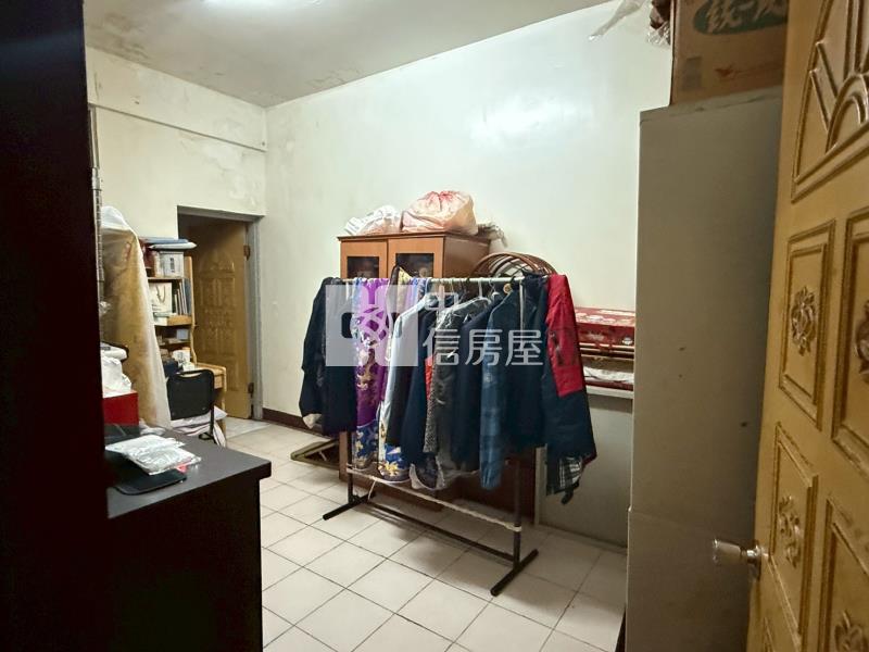 安南區長和路黃金店住房屋室內格局與周邊環境