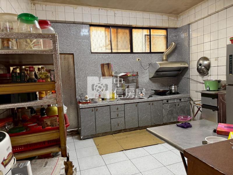 安南區長和路黃金店住房屋室內格局與周邊環境