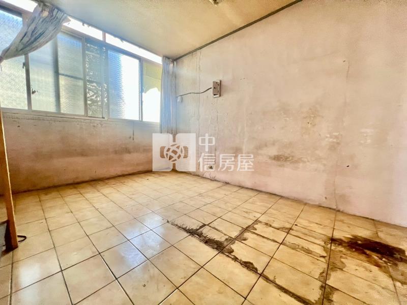 太平大面寬大地坪邊間古早味透天房屋室內格局與周邊環境