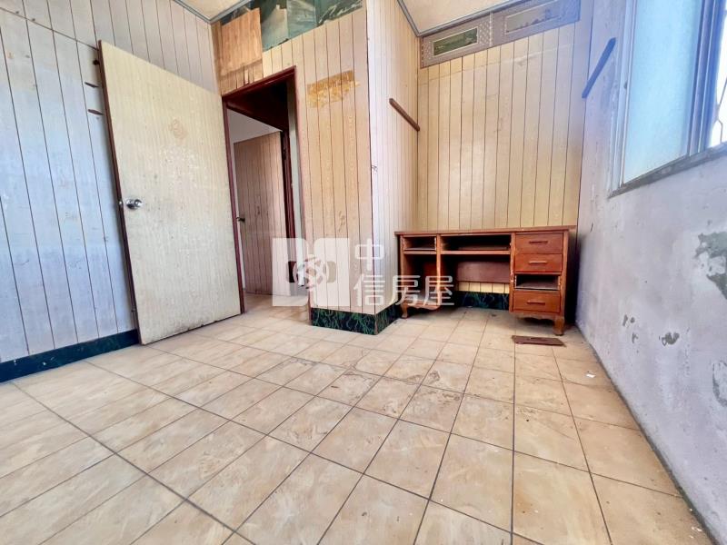 太平大面寬大地坪邊間古早味透天房屋室內格局與周邊環境