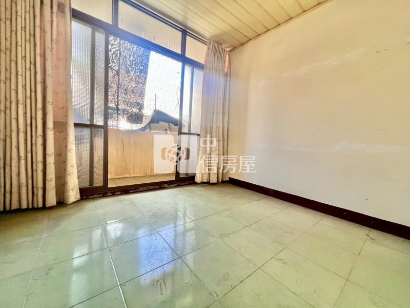 太平大面寬大地坪邊間古早味透天房屋室內格局與周邊環境